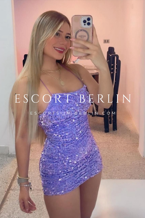 Spanish Petite Escort For Exclusive Sex Service in Berlin