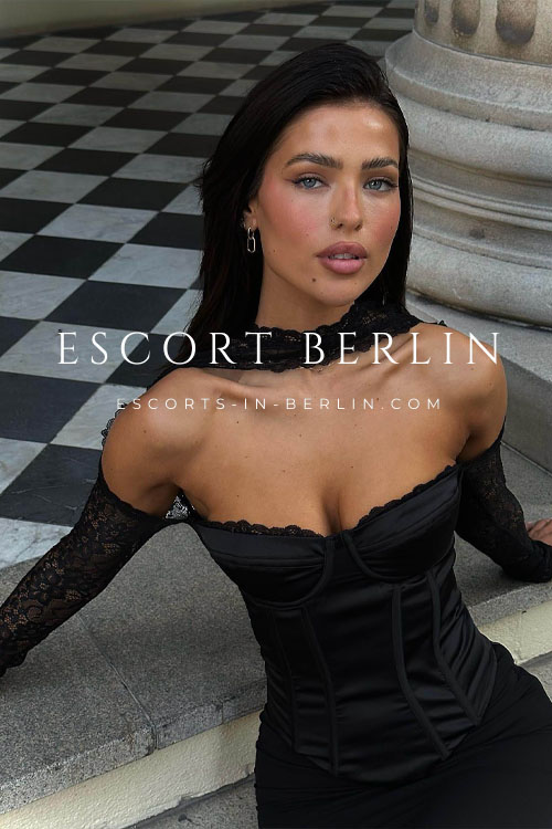 Sexy Russian Escort for Full Night Service Available in Berlin