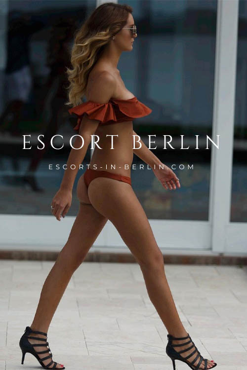 Dutch Escort Girl for Hotel Sex Date in Berlin